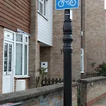 The Entire 4 Bedroom House Near Victoria Park And In Bow London E3