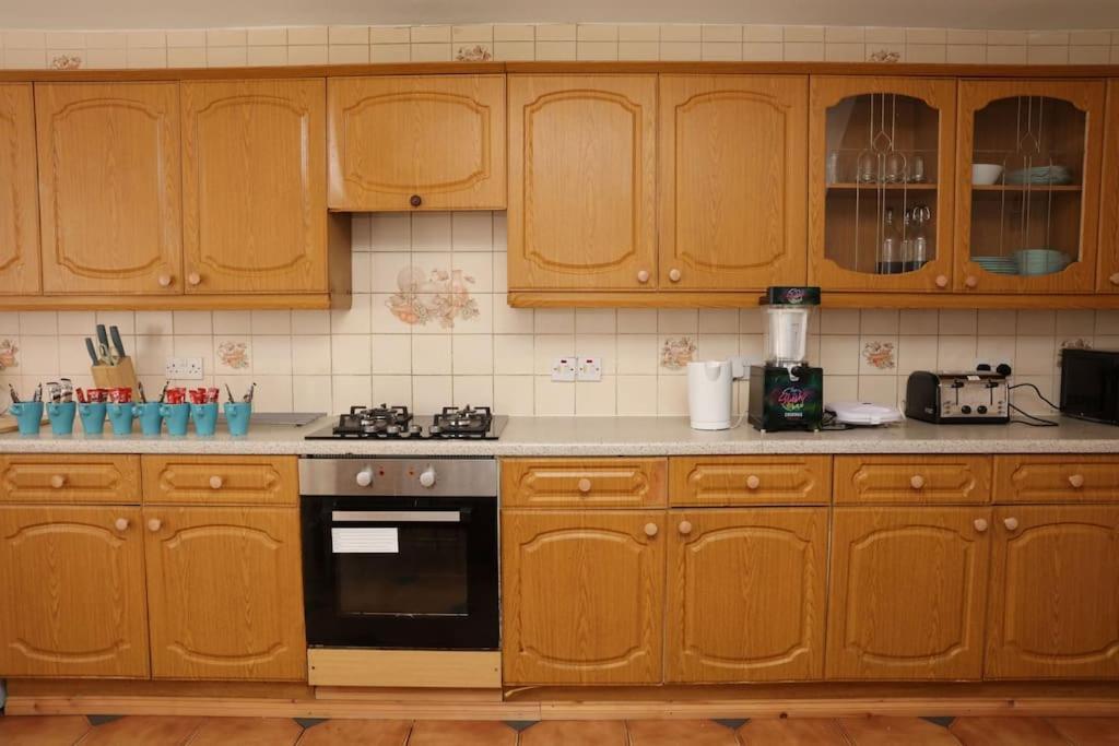 The Entire 4 Bedroom House Near Victoria Park And In Bow E3 Casa vacanze Londra