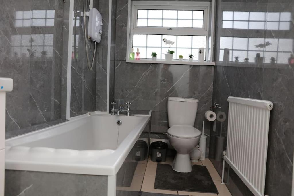 Casa vacanze The Entire 4 Bedroom House Near Victoria Park And In Bow E3 Londra