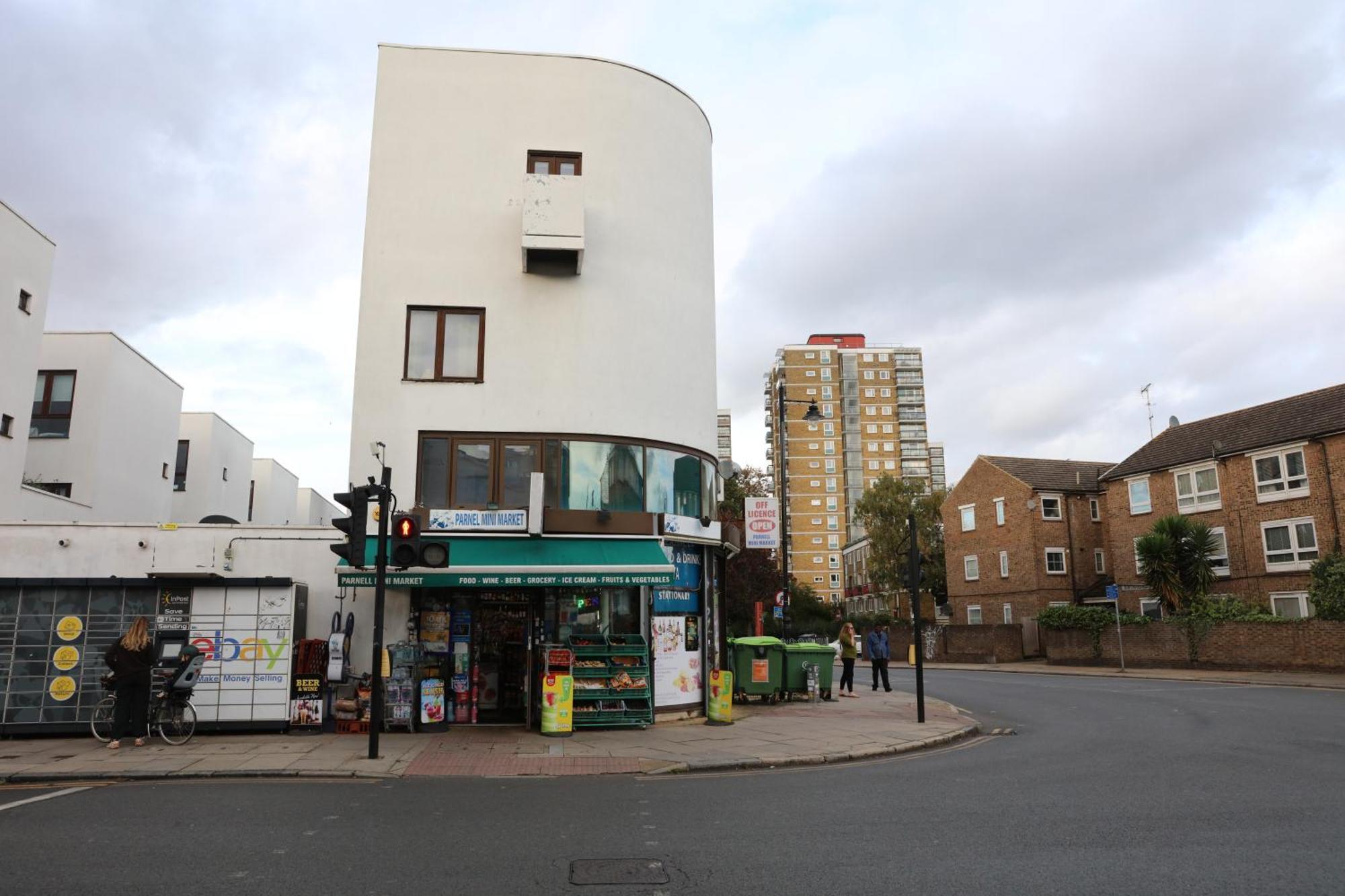 Holiday home The Entire 4 Bedroom House Near Victoria Park And In Bow E3 *