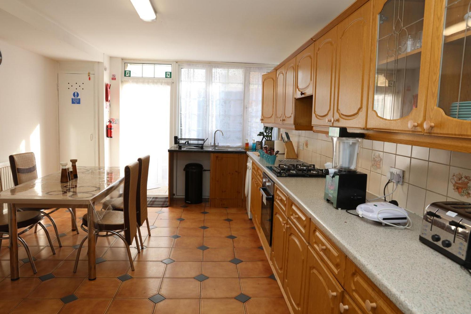The Entire 4 Bedroom House Near Victoria Park And In Bow E3 Londra