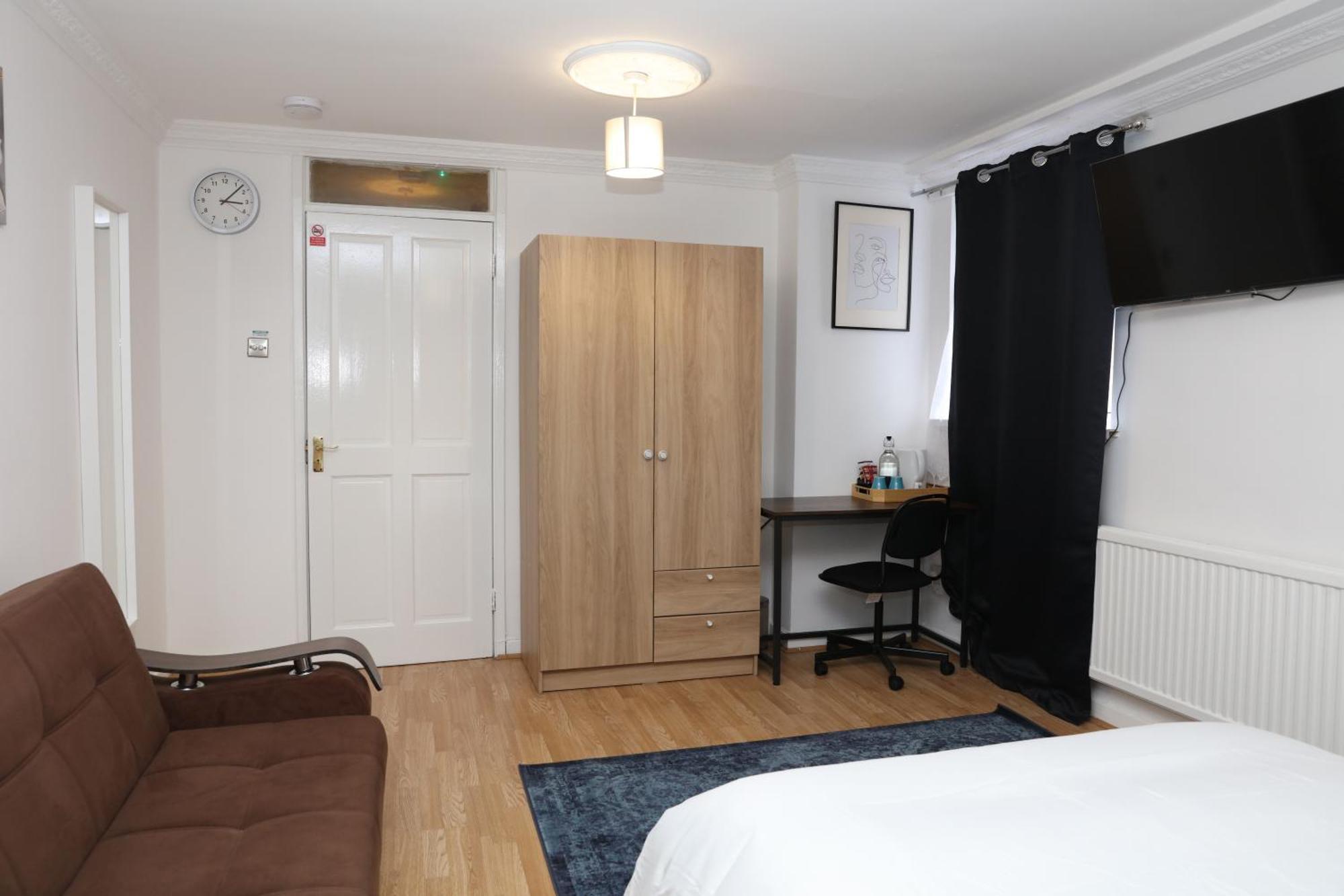The Entire 4 Bedroom House Near Victoria Park And In Bow E3 Londra